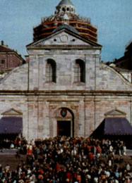 Od 1578 r. ca�un przechowywany jest w katedrze w Turynie. Przedtem by� w Lirey, dok�d przywieziono go prawdopodobnie z Konstantynopola.